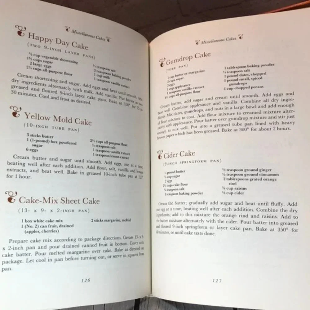 Vintage 1971 SOUTHERN LIVING HOMEMAKER'S CAKE cookbook cottagecore